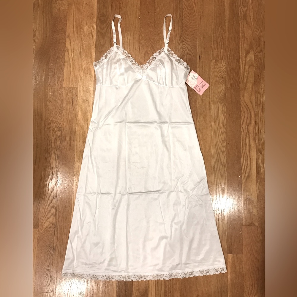 NWTs Vintage L'eggs White 25" Full Slip - Size 32